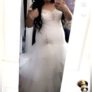 Venus symphony wedding dress